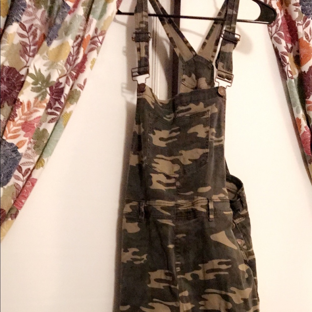 Forever 21 camo overalls
